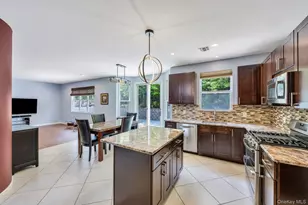 33 Peachtree Ct, Holtsville, NY 11742 - Photo 27