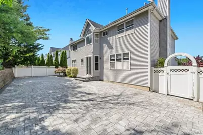 33 Peachtree Court, Holtsville, NY 11742 - Photo 9