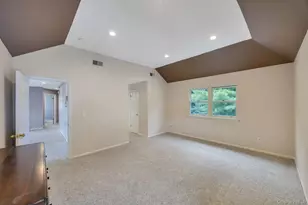 33 Peachtree Ct, Holtsville, NY 11742 - Photo 37