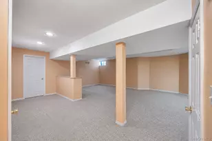 33 Peachtree Ct, Holtsville, NY 11742 - Photo 49