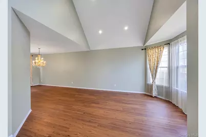 33 Peachtree Court, Holtsville, NY 11742 - Photo 17