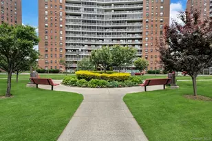 61-15 98th St, Rego Park, NY 11374 - Photo 3
