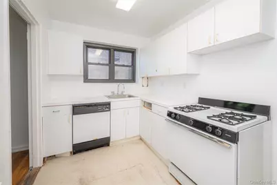 50 Brompton Road #Apt 3H, Great Neck, NY 11021 - Photo 17
