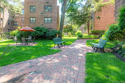 50 Brompton Road #Apt 3H, Great Neck, NY 11021 - Photo 27