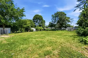 1707 N Gardiner Dr, Bay Shore, NY 11706 - Photo 33