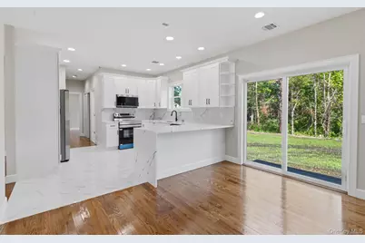 11 Henry Avenue, Ronkonkoma, NY 11779 - Photo 7