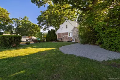 3499 Woodward Avenue, Wantagh, NY 11793 - Photo 7
