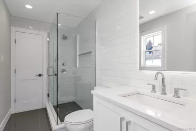 22 Northern Parkway E, Plainview, NY 11803 - Photo 17