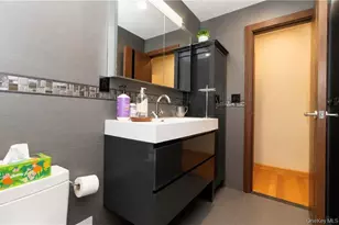 711 Montauk Ct, Brooklyn, NY 11235 - Photo 15