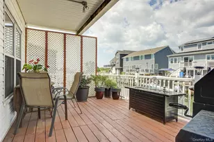 913 Arctic St, Lindenhurst, NY 11757 - Photo 33