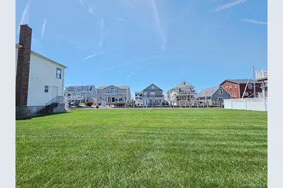 913 Arctic Street, Lindenhurst, NY 11757 - Photo 3