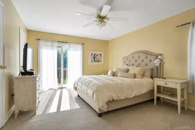 65 Cottonwood Court, Wantagh, NY 11793 - Photo 15
