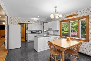 103 Cherrytree Ln, Roslyn Heights, NY 11577 - Photo 11