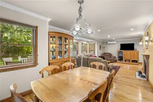 103 Cherrytree Ln, Roslyn Heights, NY 11577 - Photo 9
