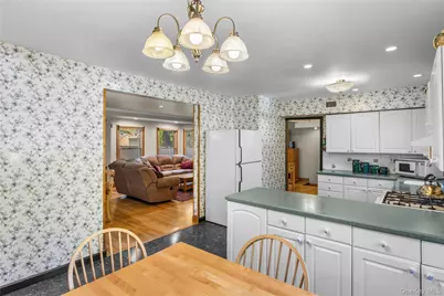 103 Cherrytree Lane, Roslyn Heights, NY 11577 - Photo 13