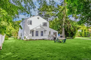 103 Cherrytree Ln, Roslyn Heights, NY 11577 - Photo 3