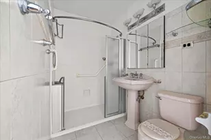 555 Kappock Ave, Bronx, NY 10463 - Photo 9