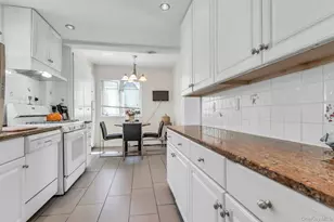 4612 Fayette Pl, Great Neck, NY 11020 - Photo 9