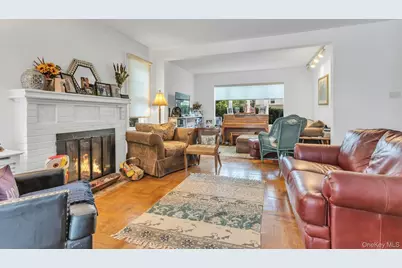 4612 Fayette Place, Great Neck, NY 11020 - Photo 5