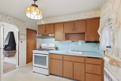 116 Prague Street, Valley Stream, NY 11580 - Photo 9
