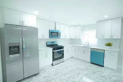 144 Carleton Avenue, Islip Terrace, NY 11752 - Photo 9