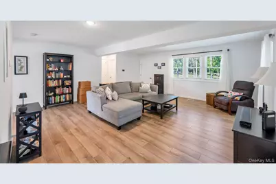 5 Hawkins Avenue, Smithtown, NY 11787 - Photo 9