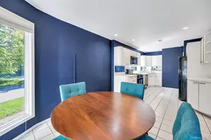 83 Kristin Ln, Hauppauge, NY 11788 - Photo 15