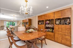 51 Wimbledon Dr, Roslyn, NY 11576 - Photo 9