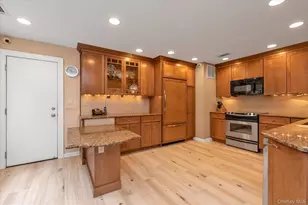 51 Wimbledon Dr, Roslyn, NY 11576 - Photo 5