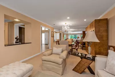 51 Wimbledon Drive, Roslyn, NY 11576 - Photo 13