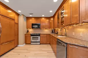 51 Wimbledon Dr, Roslyn, NY 11576 - Photo 3