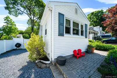 7 Spruce Drive, East Northport, NY 11731 - Photo 5