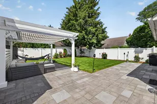 51 Chestnut St, Westbury, NY 11590 - Photo 35