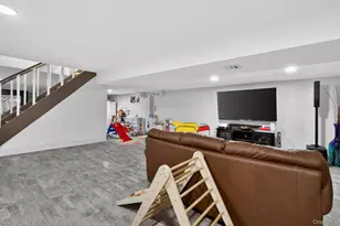 51 Chestnut St, Westbury, NY 11590 - Photo 33