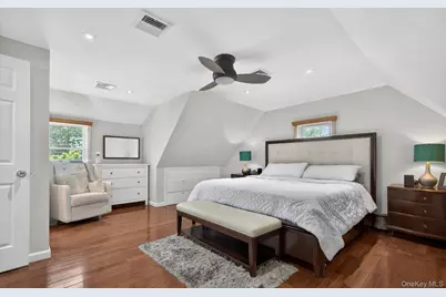 51 Chestnut Street, Westbury, NY 11590 - Photo 21