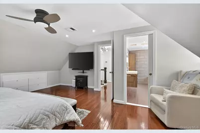 51 Chestnut Street, Westbury, NY 11590 - Photo 23