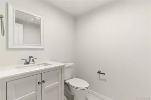 13 Evelyn Ave, Westbury, NY 11590 - Photo 27