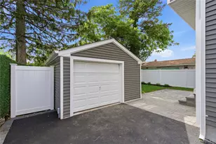 13 Evelyn Ave, Westbury, NY 11590 - Photo 5