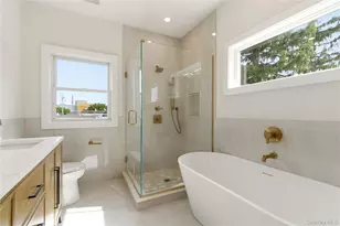 13 Evelyn Ave, Westbury, NY 11590 - Photo 21