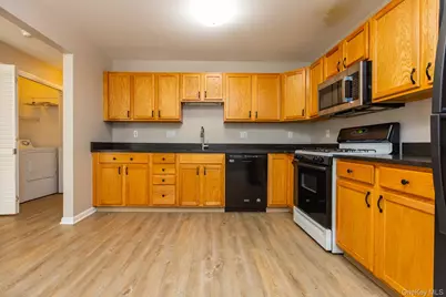 202 Crystal Hill Lane, Poughkeepsie, NY 12603 - Photo 5