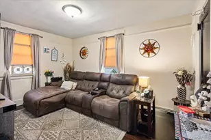 205 Roslyn Rd, Mineola, NY 11501 - Photo 27