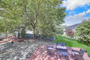 211 Cantiague Rock Rd, Westbury, NY 11590 - Photo 23