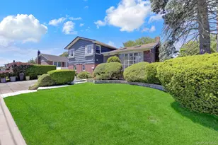 211 Cantiague Rock Rd, Westbury, NY 11590 - Photo 25