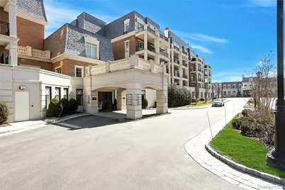 1000 Royal Court #1105, North Hills, NY 11030 - Photo 5