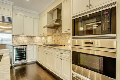 1000 Royal Court #1105, North Hills, NY 11030 - Photo 11