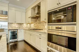 1000 Royal Ct, North Hills, NY 11030 - Photo 11