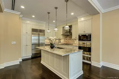 1000 Royal Court #1105, North Hills, NY 11030 - Photo 9