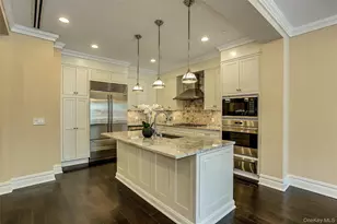 1000 Royal Ct, North Hills, NY 11030 - Photo 9