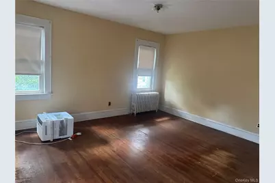 5 York Place, Merrick, NY 11566 - Photo 9