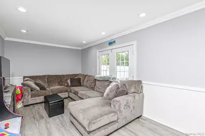 299 Mount Vernon Avenue, Medford, NY 11763 - Photo 5